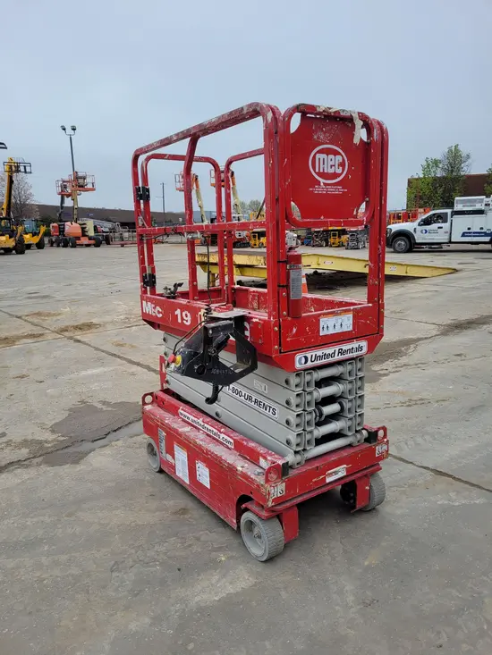 2018 MEC MICRO 19 Scissor Lift