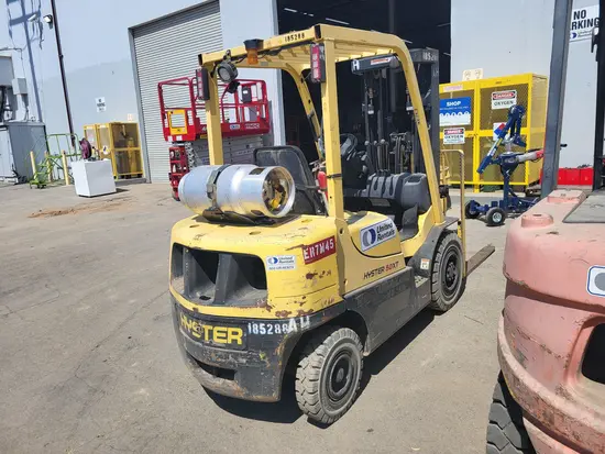 2017 HYSTER H50XT Warehouse Forklift