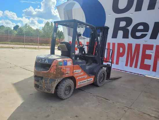 2018 Toyota 8FDU30 Warehouse Forklift