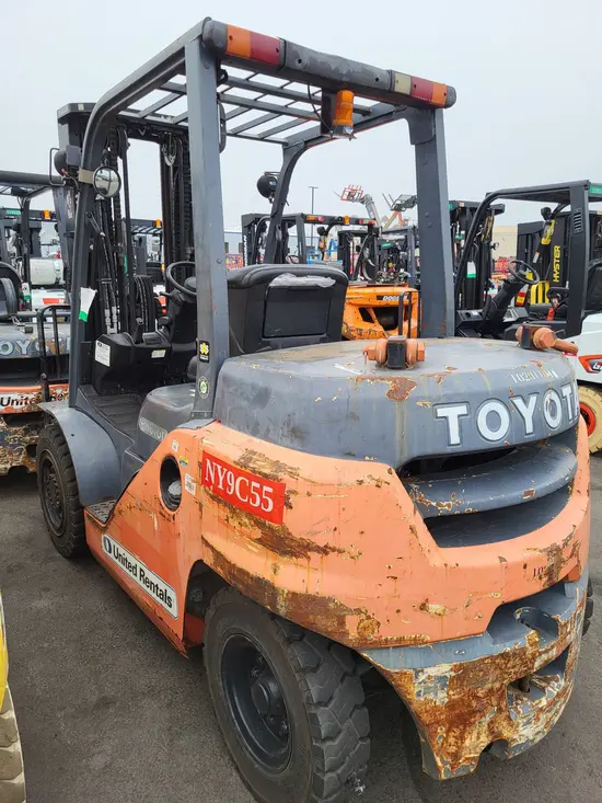 2014 Toyota 8FD35U Warehouse Forklift