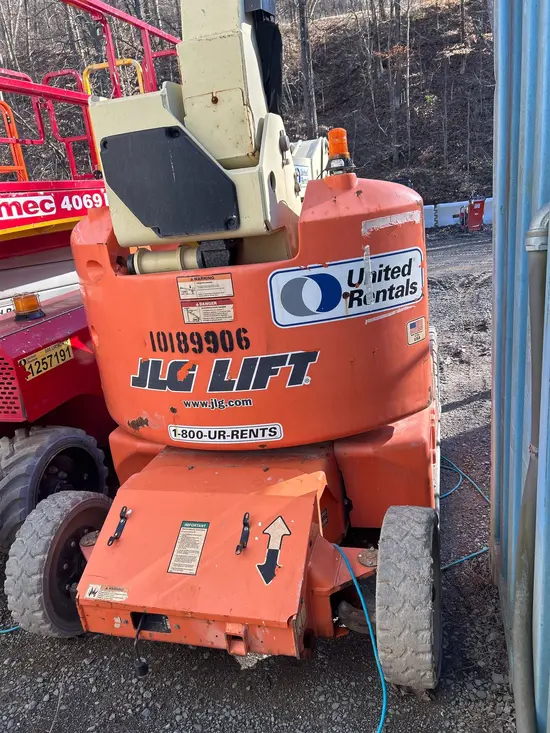 2013 JLG E400AJPN Articulating Boom Lift