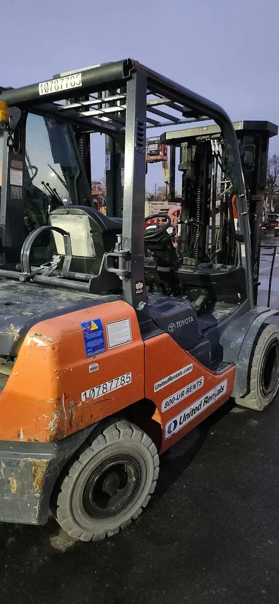 2018 Toyota 8FGU30 Warehouse Forklift