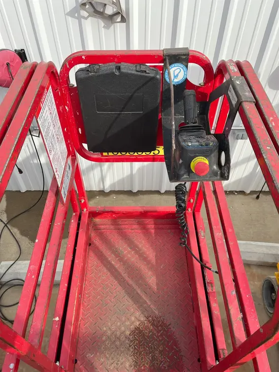 2018 MEC MICRO 19 Scissor Lift
