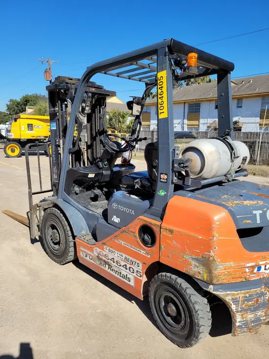 2017 Toyota 8FGU25 Warehouse Forklift