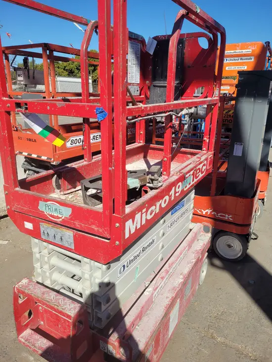 2018 MEC MICRO 19 Scissor Lift