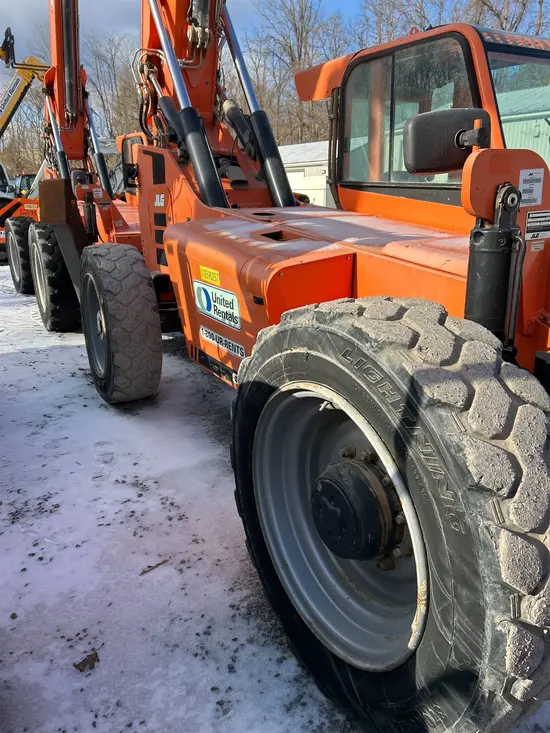2017 SKYTRAK 8042 Forklift