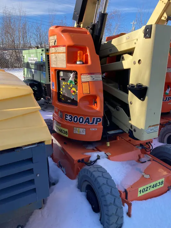2014 JLG E300AJP Articulating Boom Lift