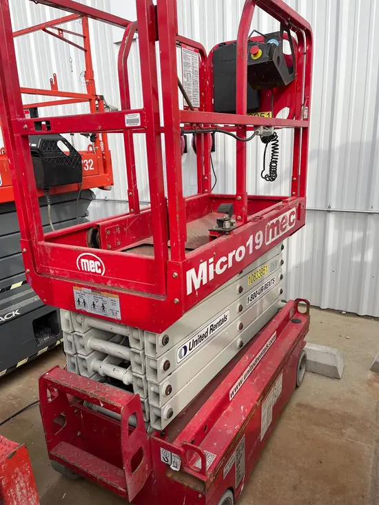2018 MEC MICRO 19 Scissor Lift