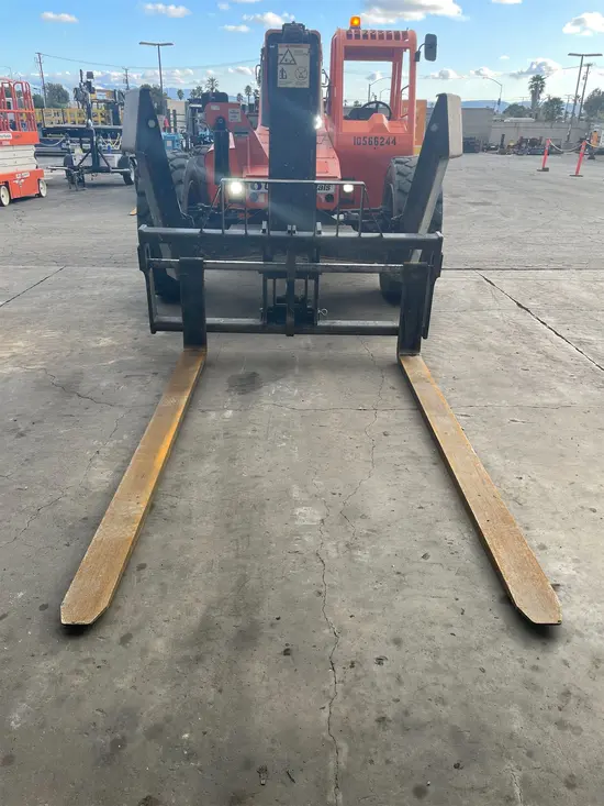 2017 SKYTRAK 10054 Forklift