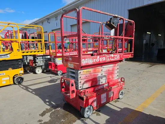 2018 MEC MICRO 19 Scissor Lift