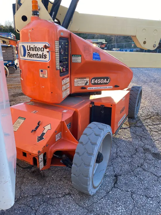 2015 JLG E450AJ Articulating Boom Lift