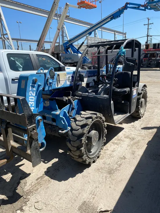 2015 Genie GTH-5519 Forklift
