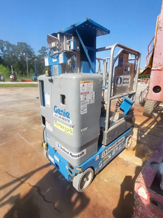 2018 Genie GR-12 Self-Propelled One-Person Lift