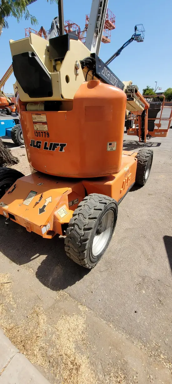 2013 JLG E450AJ Articulating Boom Lift