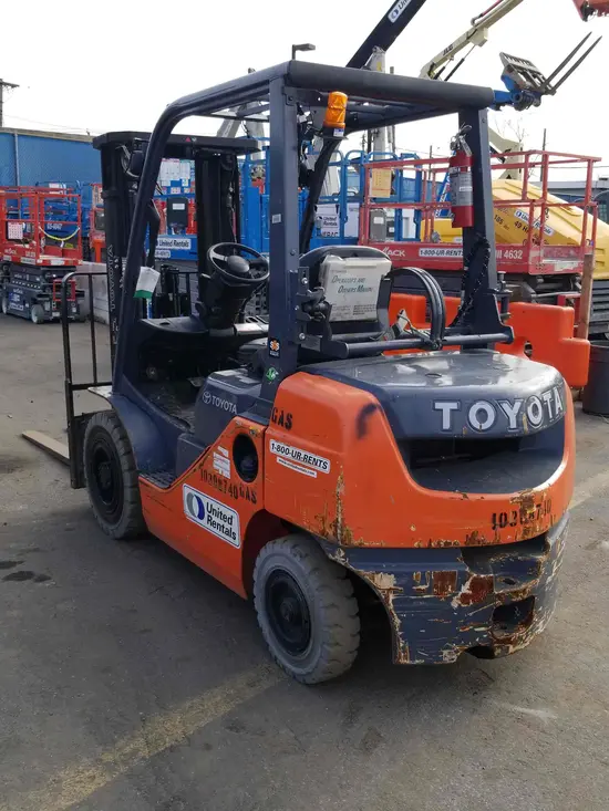 2014 Toyota 8FGU25 Warehouse Forklift