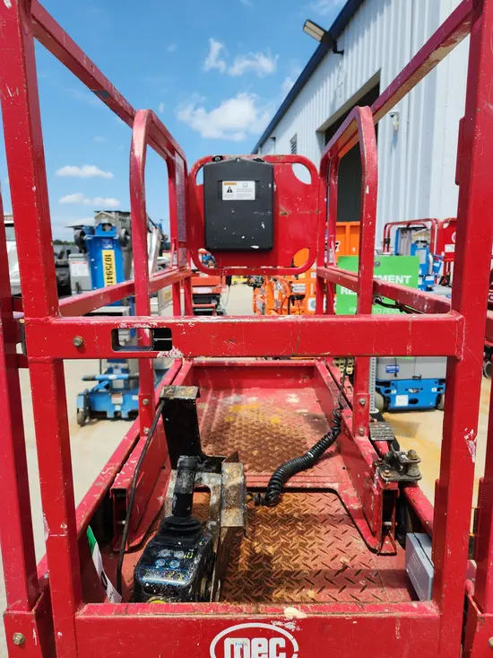 2018 MEC MICRO 19 Scissor Lift