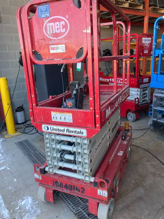 2018 MEC MICRO 19 Scissor Lift