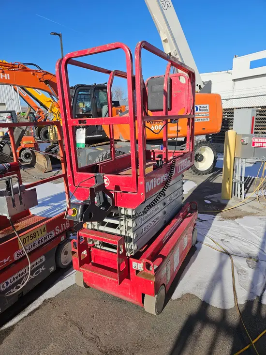 2018 MEC MICRO 19 Scissor Lift