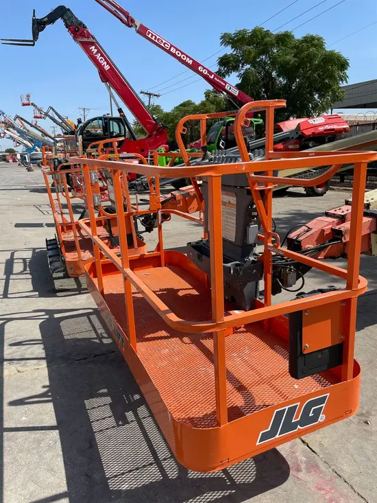 2013 JLG 800S Boom Lift