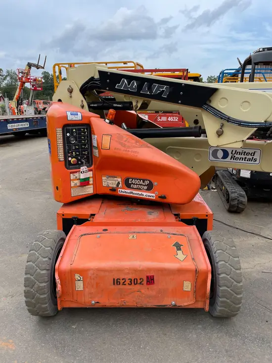 2016 JLG E400AJPN Articulating Boom Lift