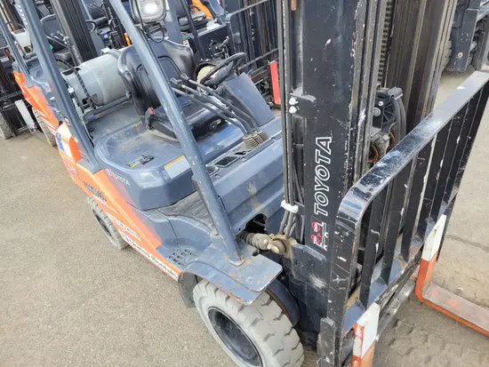 2017 Toyota 8FGU25 Warehouse Forklift