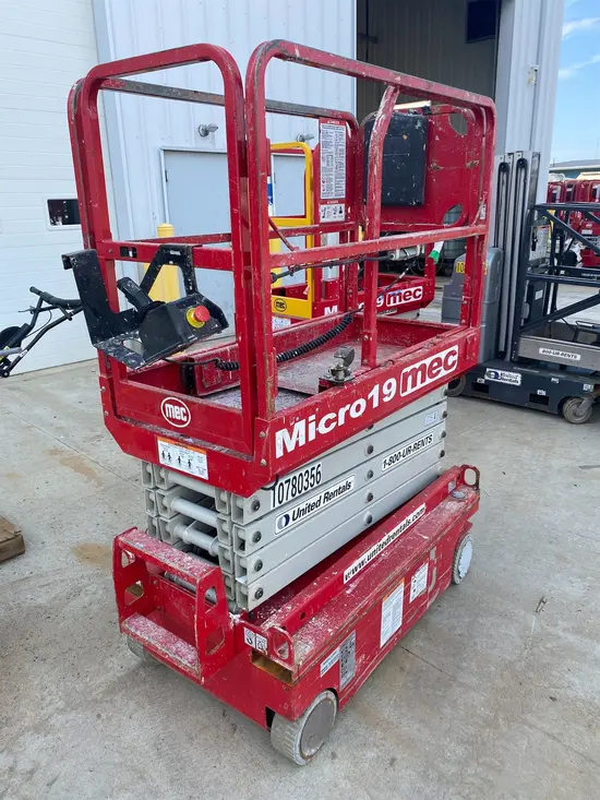 2018 MEC MICRO 19 Scissor Lift