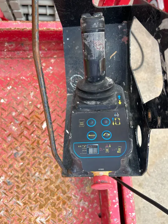2018 MEC MICRO 19 Scissor Lift