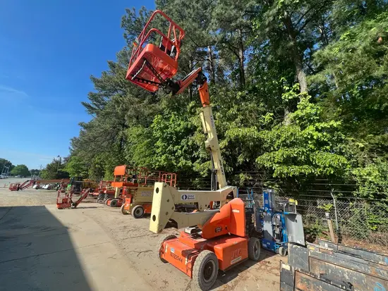 2014 JLG E400AJPN Articulating Boom Lift