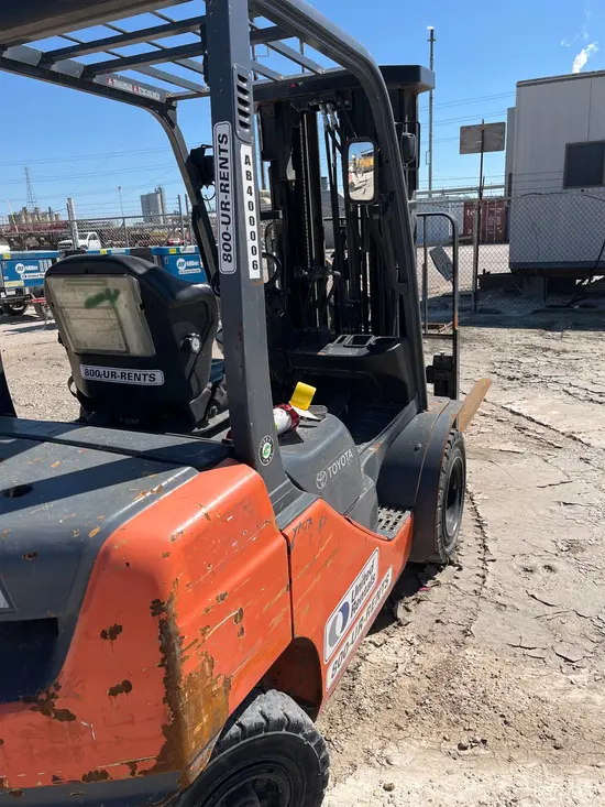2018 Toyota 8FDU25 Warehouse Forklift