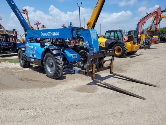2015 Genie GTH-844D Forklift