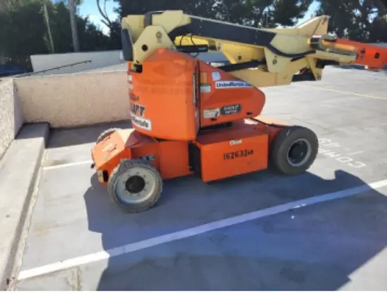 2016 JLG E400AJPN Articulating Boom Lift