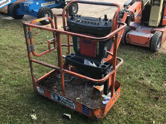 2013 JLG E300AJP Articulating Boom Lift
