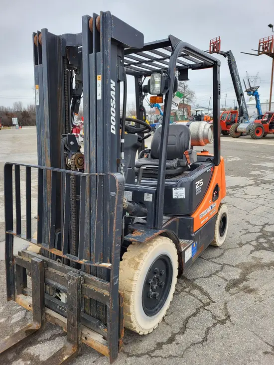 2017 Doosan G25E-5 Warehouse Forklift