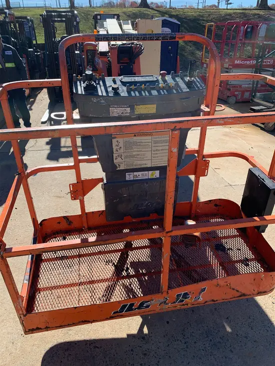 2014 JLG E450AJ Articulating Boom Lift