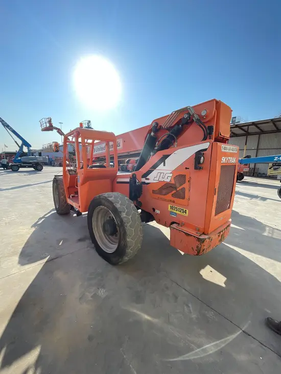 2014 SKYTRAK 8042 Forklift