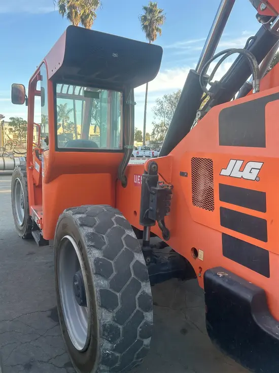 2017 SKYTRAK 8042 Forklift