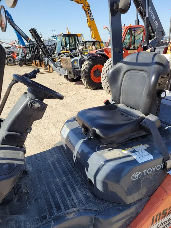 2016 Toyota 8FDU25 Warehouse Forklift