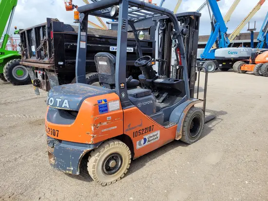 2016 Toyota 8FDU25 Warehouse Forklift