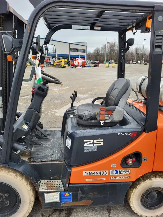 2017 Doosan G25E-5 Warehouse Forklift