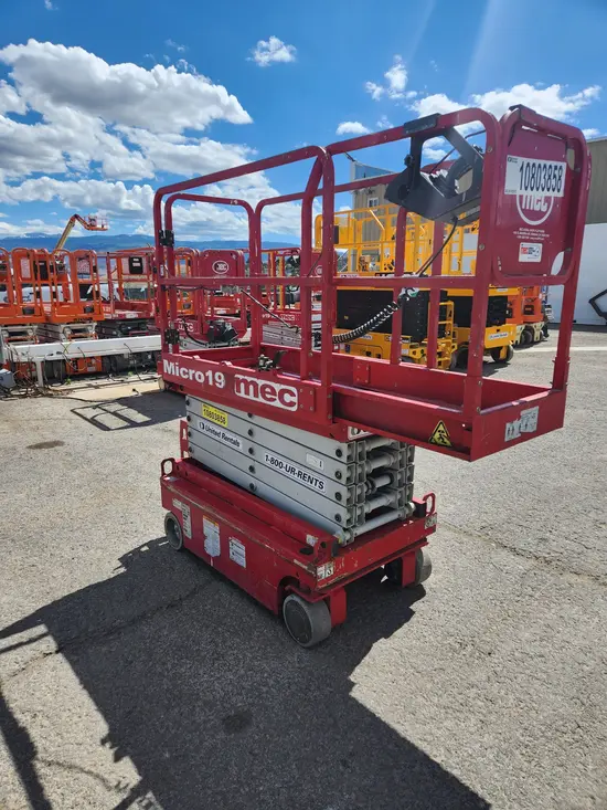 2018 MEC MICRO 19 Scissor Lift