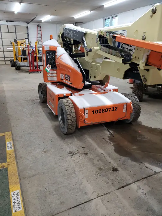 2014 JLG E400AJPN Articulating Boom Lift
