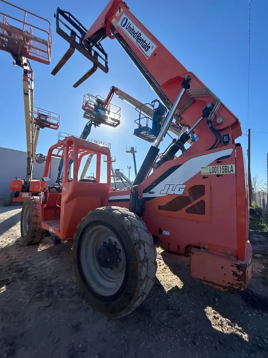 2014 SKYTRAK 8042 Forklift