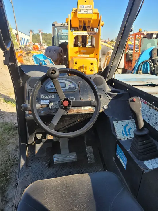 2015 Genie GTH-1056 Forklift
