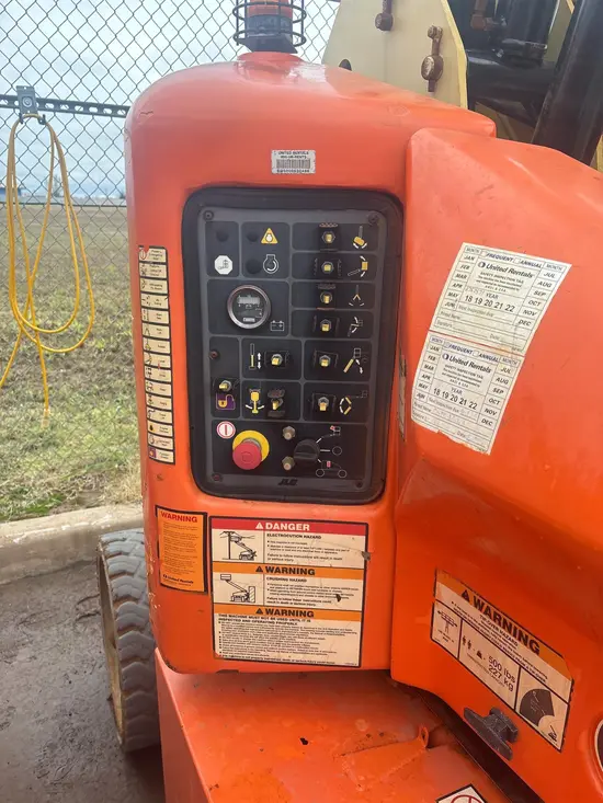 2013 JLG E400AJPN Articulating Boom Lift