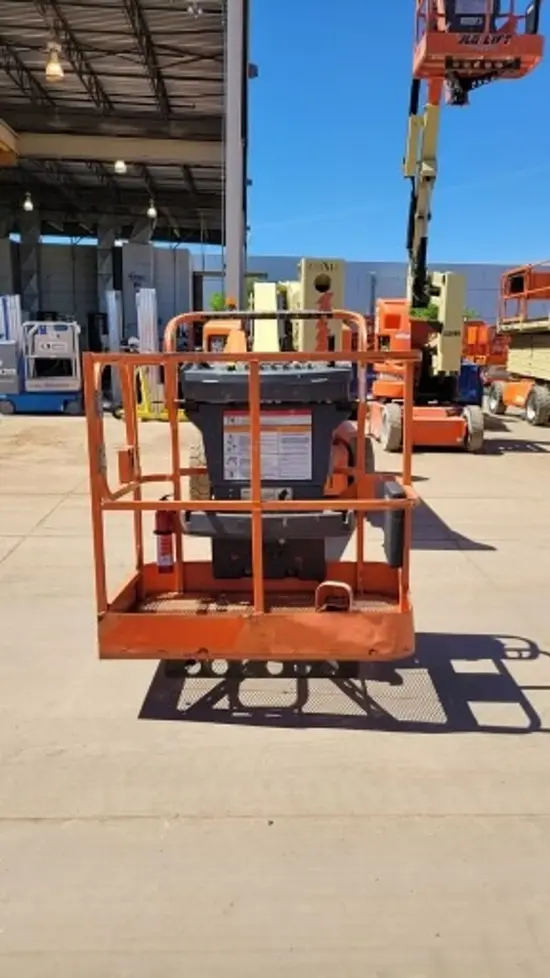 2013 JLG E400AN Articulating Boom Lift