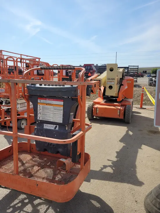 2014 JLG E400AJPN Articulating Boom Lift