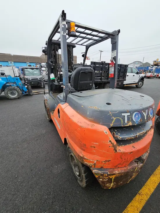 2017 Toyota 8FD45U Warehouse Forklift