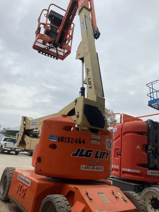 2013 JLG E400AJPN Articulating Boom Lift