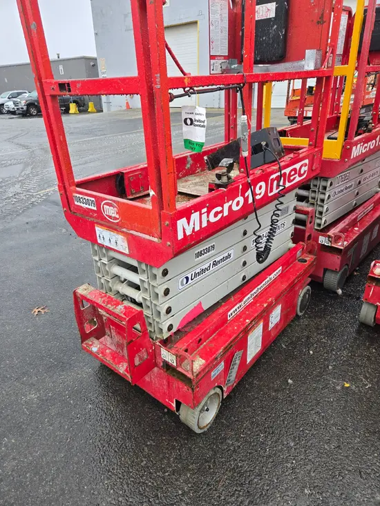 2018 MEC MICRO 19 Scissor Lift