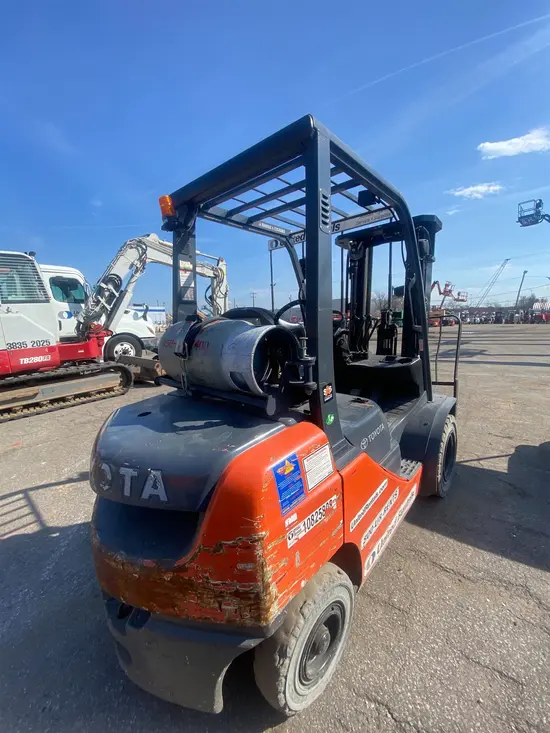 2018 Toyota 8FGU25 Warehouse Forklift